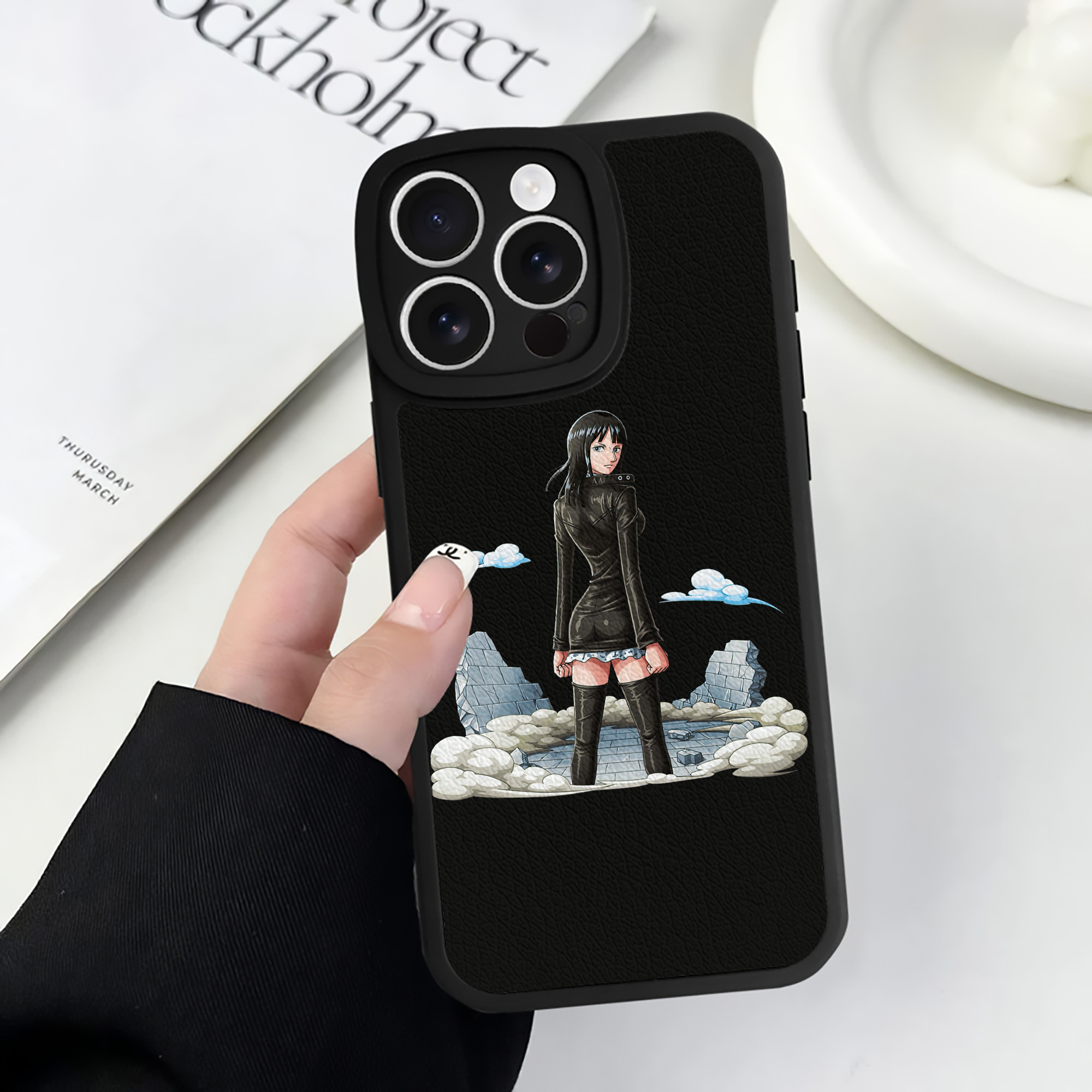 （画像用） ワンピース ニコ・ロビン ONE PIECE Nico Robin 【iPhone 16シリーズ対応】シリコンスマホケース（レザー調） 材質：シリコン